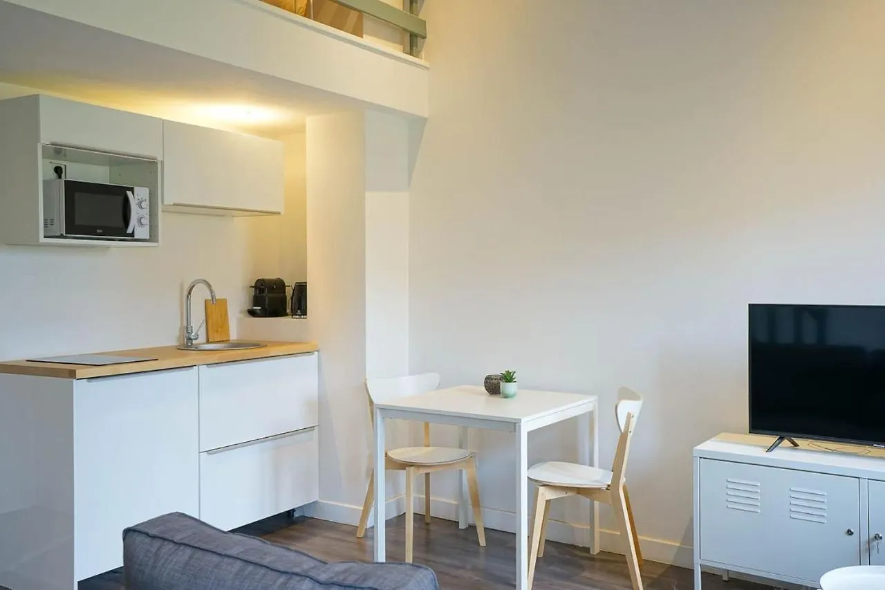 Yvette Guilbert, Residence Le George V アルビ 0*,  フランス
